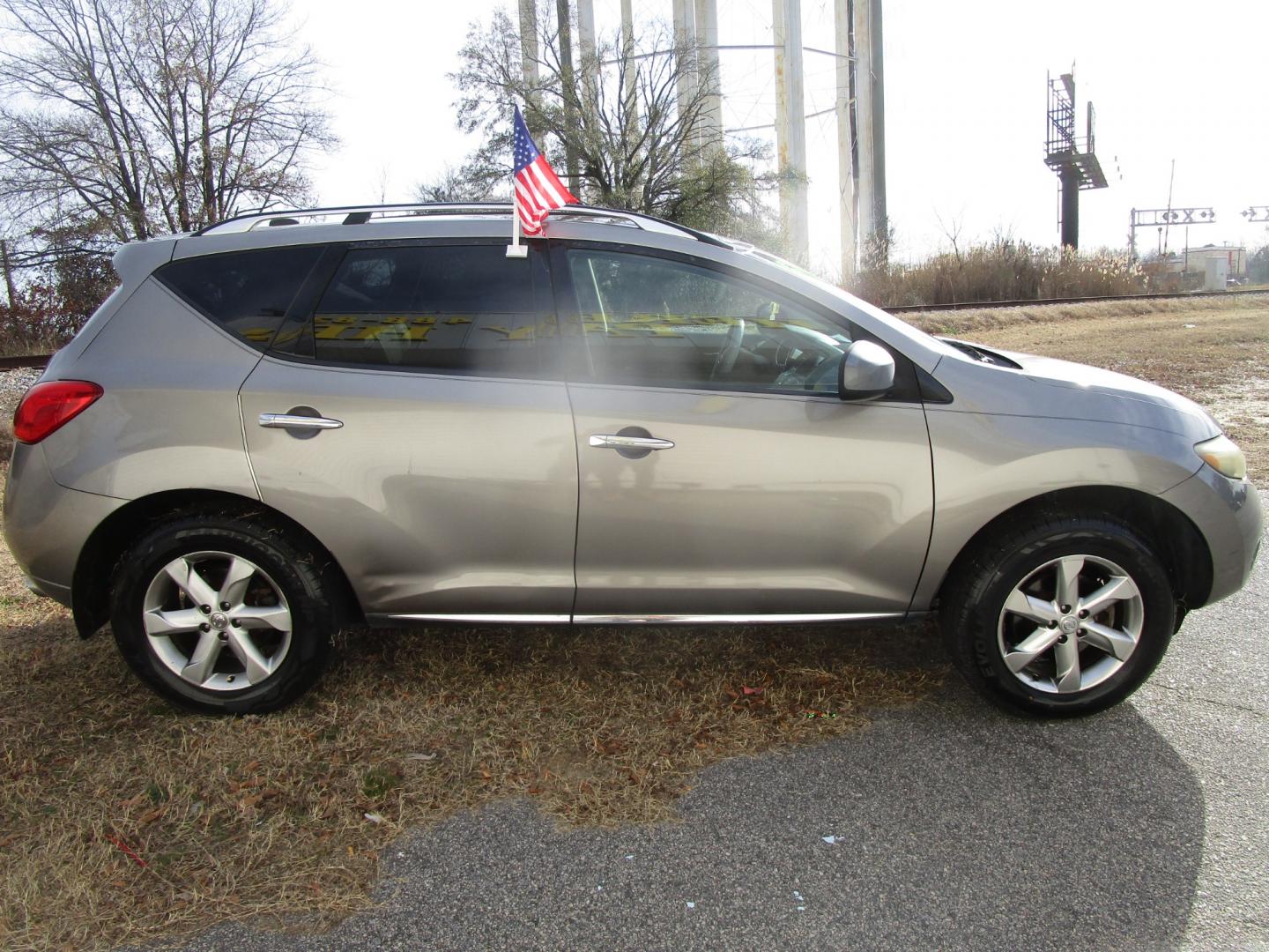 2010 Gray Nissan Murano LE AWD (JN8AZ1MWXAW) with an 3.5L V6 DOHC 24V engine, CVT transmission, located at 2553 Airline Blvd, Portsmouth, VA, 23701, (757) 488-8331, 36.813889, -76.357597 - ***VEHICLE TERMS*** Down Payment: $599 Weekly Payment: $90 APR: 23.9% Repayment Terms: 42 Months ***CALL ELIZABETH SMITH - DIRECTOR OF MARKETING @ 757-488-8331 TO SCHEDULE YOUR APPOINTMENT TODAY AND GET PRE-APPROVED RIGHT OVER THE PHONE*** - Photo#4